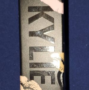 Kylie Jenner lipstick (flirtini)